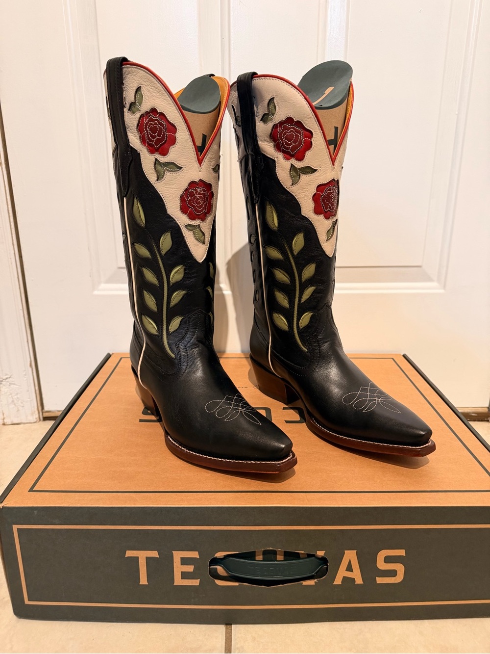 Tecovas Annie Midnight Roses 9.5B Limited edition